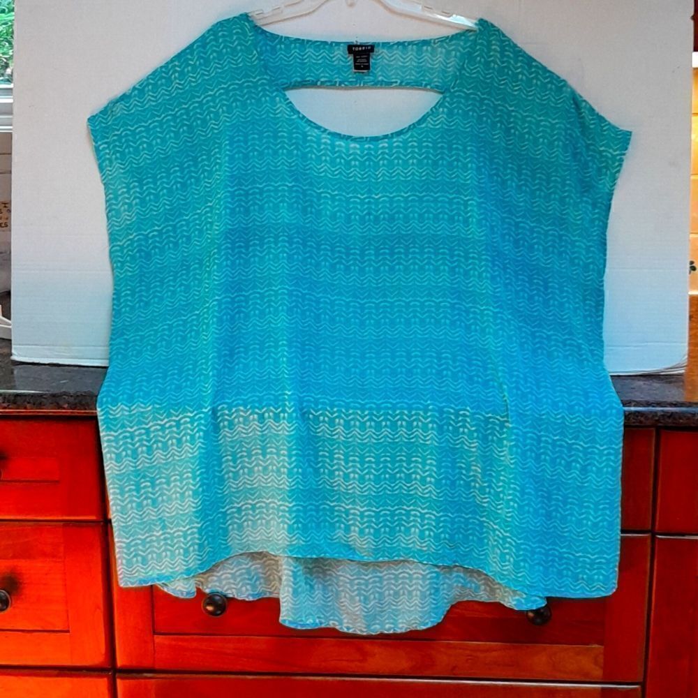 Torrid Ikat Print Open Back Blouse...EUC..Size 5